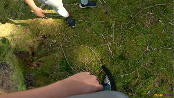 Geile Ghetto_Bitch bezahlt für outdoor Blowjob