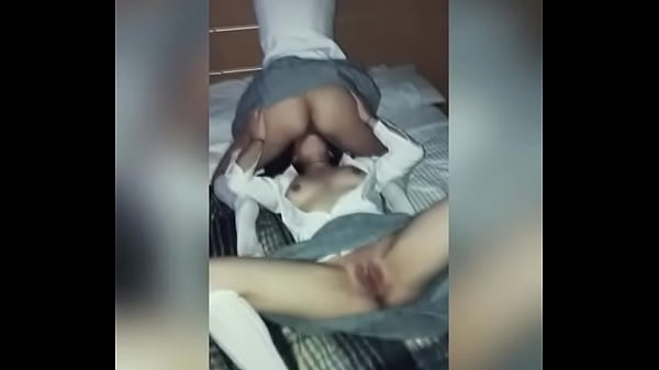Alumnas latinas follando en un motel hacen un video amateur