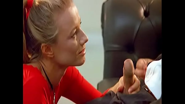 Play MP4 - Federica Tommasi gives real blowjob