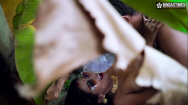 Pati ke chhote bhai apne hi nai nawalee bhabhi ko impress karke chodne ka maja luta jab ghar pe bhaiya nahi tha 