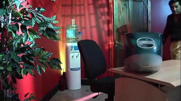 Nonton Darina Lets Paul Fuck Her Then Pee On Her thumbnail