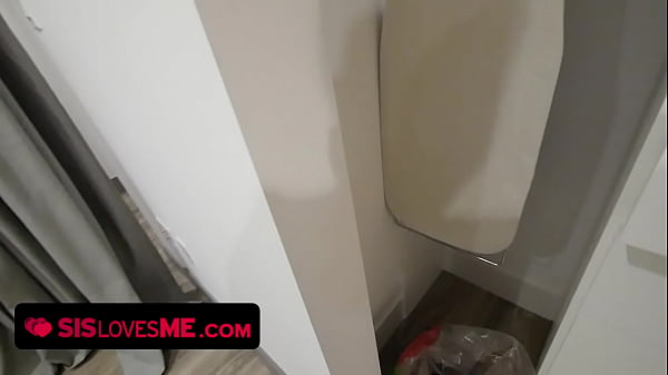 Play MP4 - Elizabeth Jolie Rides on Stepbrothers Dick