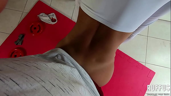 Personal trainer fodendo a buceta da aluna gostosa - Ana Rothbard - Video_completo no_RED