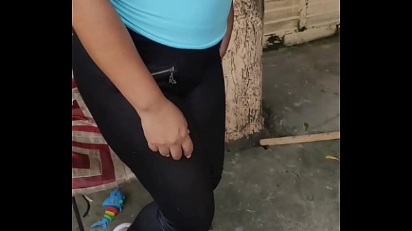 Play MP4 - El vecino vino a casa a buscar a mi esposo y terminamos follando antes que regresara mi marido