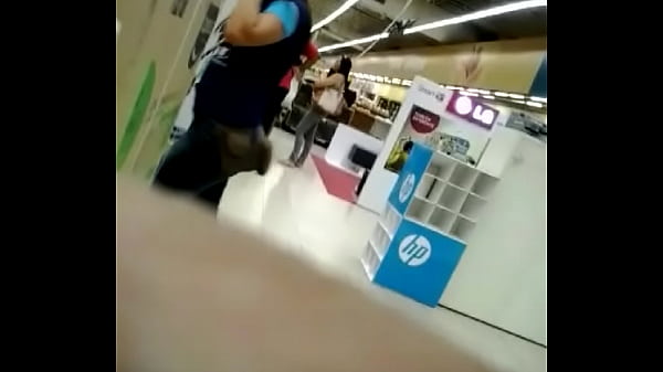 gostosinha no supermercado