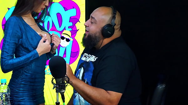 Ele Pegou Nos Peito Da Novinha Safada thumbnail