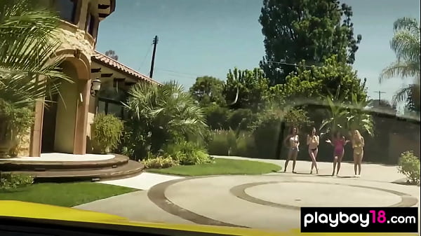 Nonton Petite Black Cougar And Three Big Boobed Teens Starting New Business thumbnail