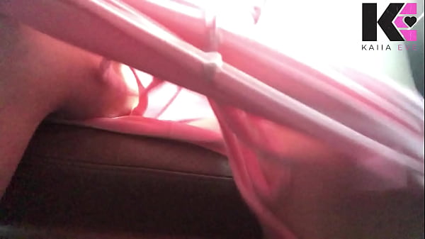 Nonton Roadtrip! Hot Tattooed Girl Squirts While Driving thumbnail