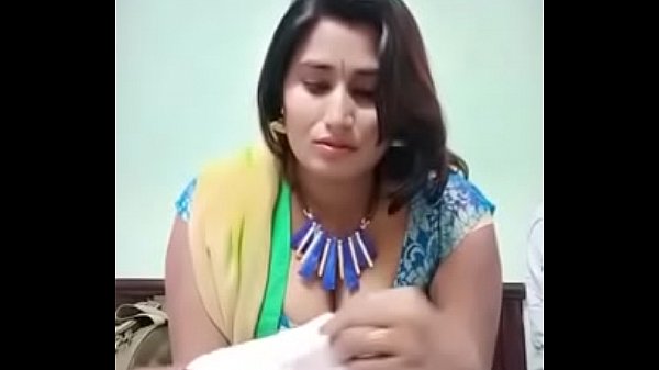 Swathi naidu sexy_in saree_and showing boobs part_2
