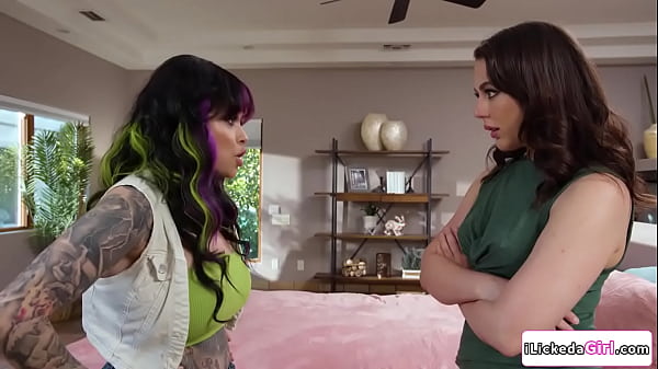 Busty brunette fingering and pussy_licking_lesbian_roommates