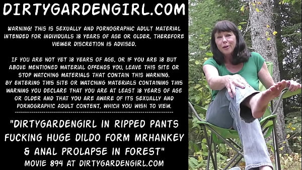 Dirtygardengirl in ripped pants fucking huge_dildo form mrhankey analprolapse in forest