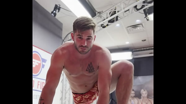 Play MP4 - Stretching at Evolved fights