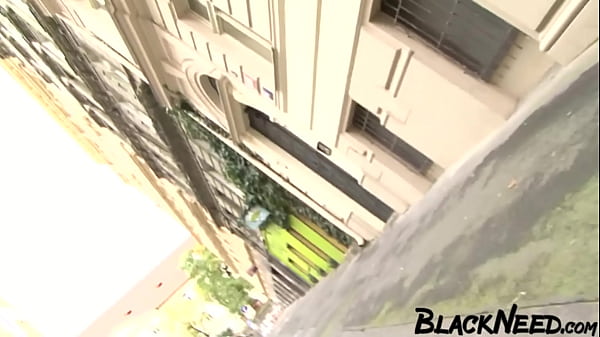 Play MP4 - Interracial Gangbang With A Horny Model