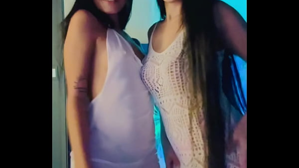 Play MP4 - Fall Into Me