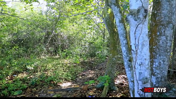 Play MP4 - Vamos passear no bosque enquanto Sr Lobo n&atilde;o vem&quest;&excl; Vem com nosso Lan&ccedil;amento da Semana com Heytor e Bambam no caminho s &period;&period;&period;