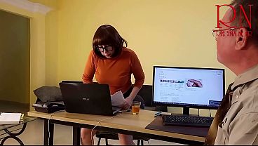 Nonton Grow Like A Tower. Giant Secretary In The Office. The Manager Guy Is Very Surprised By Her Height. Video 267 thumbnail