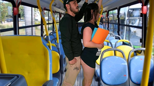 Estudante sendo encoxada no &ocirc;nibus em p&uacute;blico! 