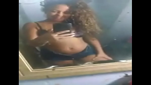 hot black girl_streaming live on periscope