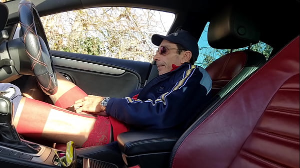 Play MP4 - Bulgarian older Gypsy whore fucks himself in side the car to be seen in gay cruising area
