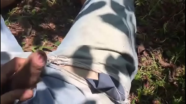 Play MP4 - Ficando de pau duro na pra&ccedil;a publica