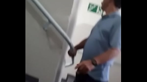 Na Escadaria do Buriti Shopping 