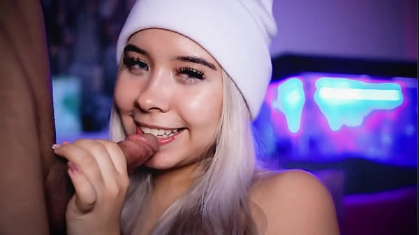 Sexy horny blonde loves to_seduce herboyfriend's cock online