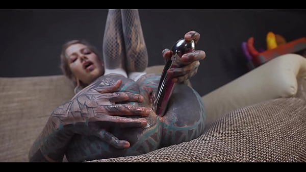 Nonton Tattoo Slut Sinks A Thick Metal Toy Deep Into Her Hole thumbnail