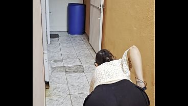 Freeze time with the blind girl in the alley