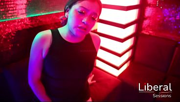 Putita Toma Mucho Y Se La Follan Por El Mesero thumbnail