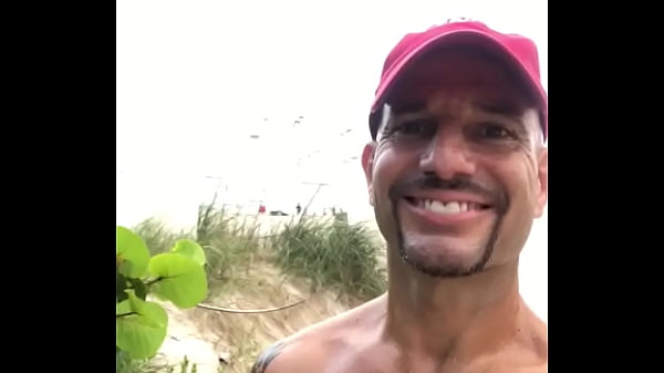 BEACHBODY LIFEGUARD PORNSTAR