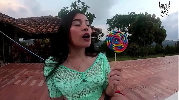 Chupando Paleta De Dulce Imaginando Que Es La Polla Del Rey Leon thumbnail