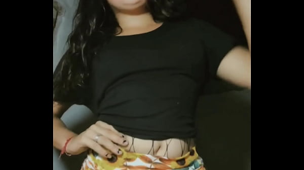 Bailando una canci&oacute;n de karol g