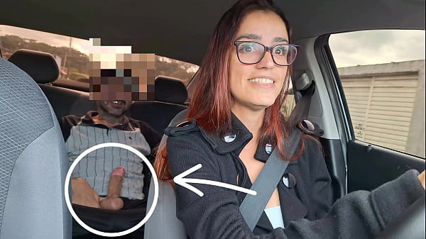 Mulher Motorista De Aplicativo Pega Passageiro Se Masturbando Por Tr&aacute;s! thumbnail