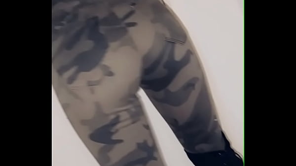 Rejoins moi pour voir ce qu&rsquo;il se cache en dessous 