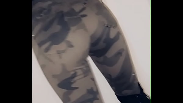 Rejoins moi pour voir ce qu&rsquo_il se cache en dessous