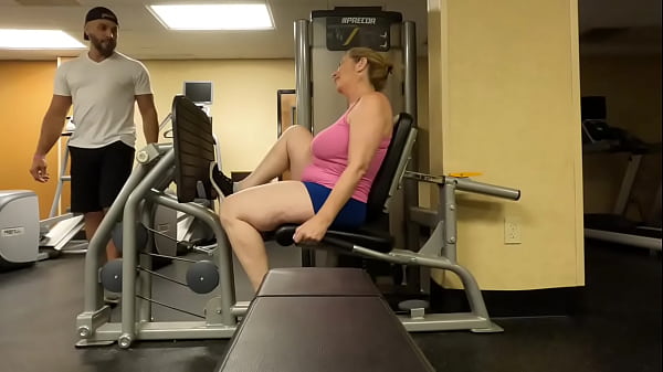 Play MP4 - Sexy Thick Big Booty Milf Danni Jones Gets Fully Stretched By Her Bull Gym Trainer