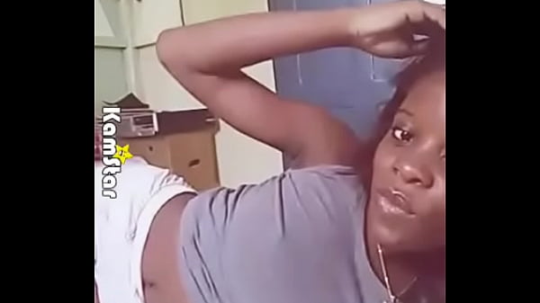 Petite fesse tweerk seule 