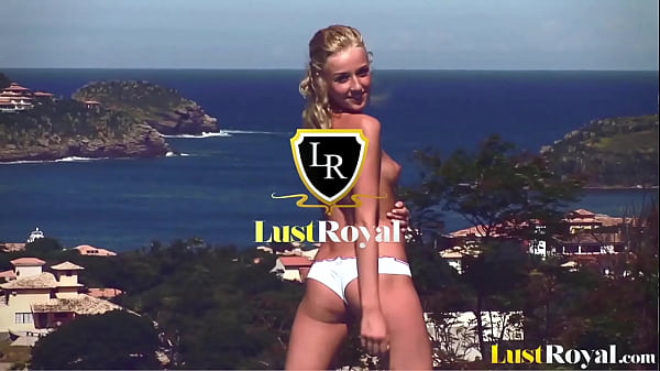 Nonton Cute Blonde Girl Licked And Fucked By The Pool Side thumbnail