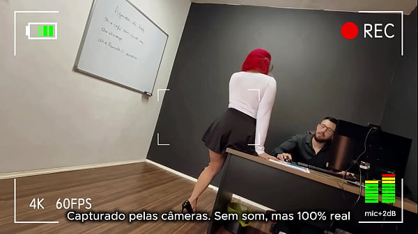 Play MP4 - A secret&aacute;ria entrou s&oacute; pra escrever no quadro&period;&period;&period; mas saiu de joelhos