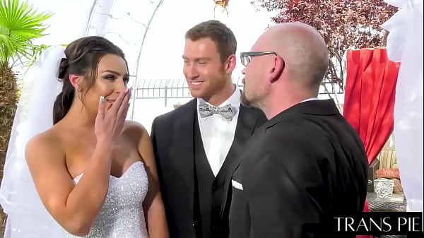 Play MP4 - Pretty shemale chanel santini big cock