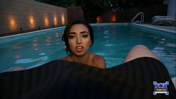 Frida SanteEnjoys_a LivelyEveningPoolside Session