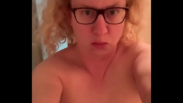 Nonton Nerd Girl Cums thumbnail