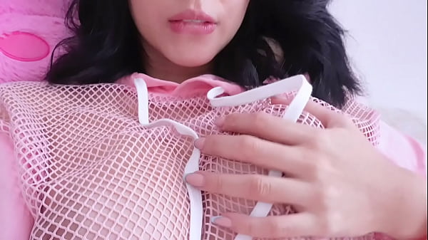 Play MP4 - JOI&sol; Entro en el co&ntilde;o de mi caliente hijastra de  18 mientras mi mujer est&aacute; en la sala