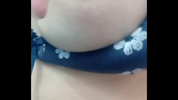 Goccia Di Latte Dal Capezzolo Grosso thumbnail