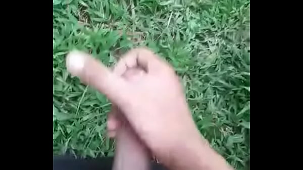 Me masturbo al aire libre