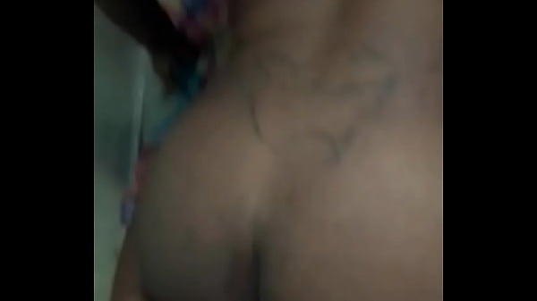 Play MP4 - Sweet in the Middle