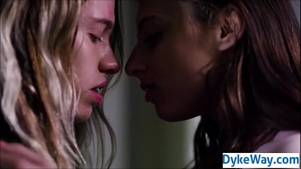 real lesbians kiss and lick 