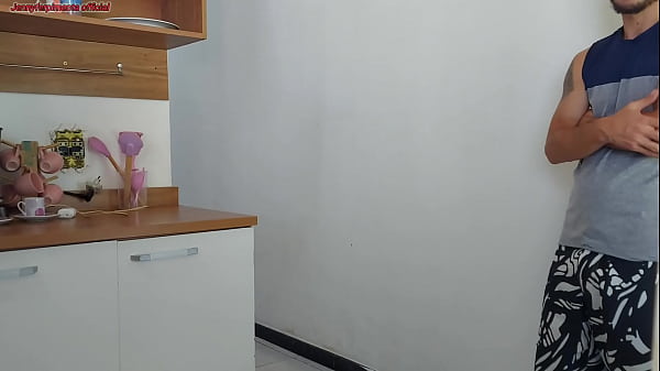 Play MP4 - enquanto meu marido estava no banho transei com amigo dele&comma; sexo arriscado