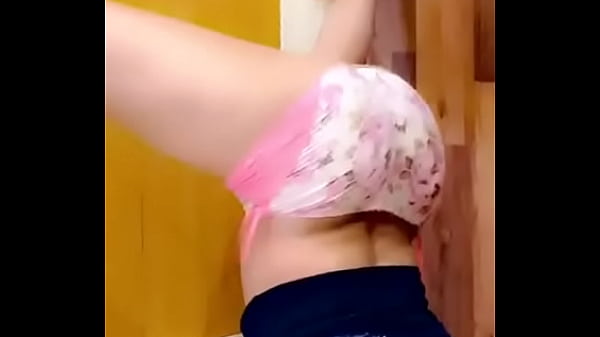 Naija girl shaking ass 