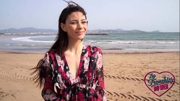 Play MP4 - Sasha en immersion dans un spa libertin